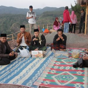 Buka bersama di BUkit Kubuis Desa Jati