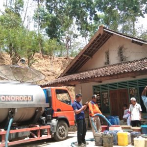 Penyaluran Air Bersih Ke Kecamatan Ngrayun