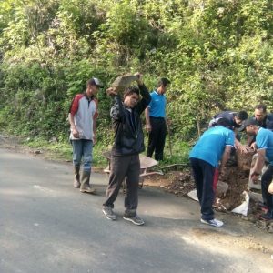Kerja Bakti di Jalan 23,an Kecamatan Ngrayun