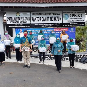 Penyerahan Bantuan Masker Gratis dari Ketua TP PKK Kabupaten Ponorogo