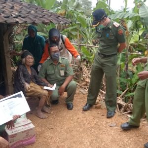 Penyaluran Bantuan Pangan dari Dinas Sosial Kabupaten Ponorogo