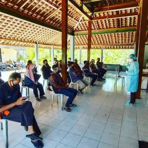 Rapid tes untuk komisioner dan kesekretariatan Panwascam Kec. Ngrayun