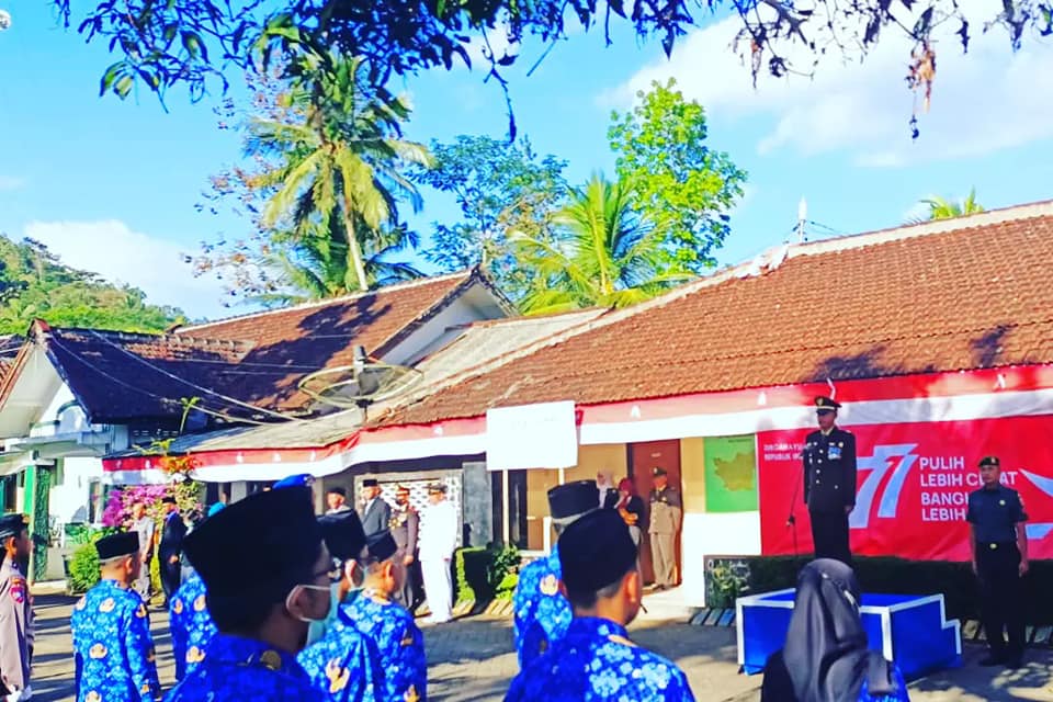 Upacara Penurunan Bendera