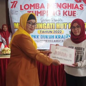 Lomba Menghias Tumpeng Kue Desa Baosan Lor