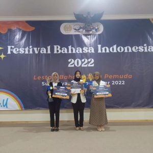 Juara 1 Lomba Pembawa Berita pada Festival Bahasa Indonesia di UNESA