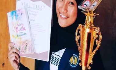 Juara Lomba Puisi Nasional Juara Lomba Puisi Nasional