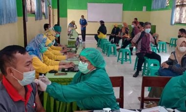 Vaksinasi Tenaga Pendidik Tingkat SLTP