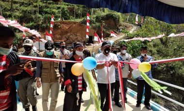 Peresmian Jembatan Dong Kelung
